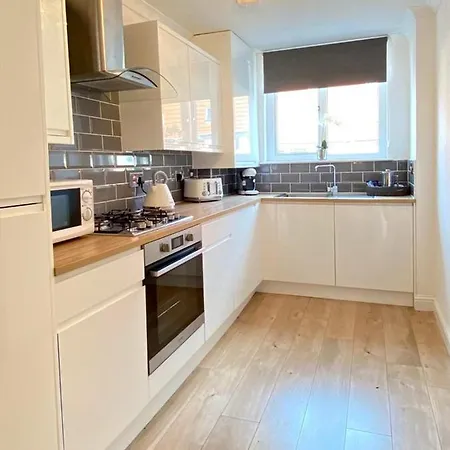 Corstorphine Townhouse: Spacious Stay Near Murrayfield with Garden Edinburgh Exterior photo