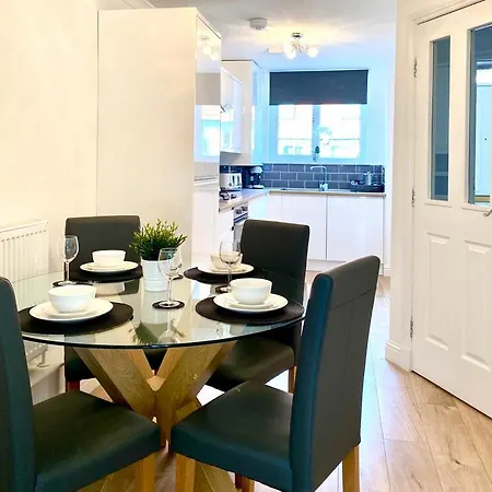 Corstorphine Townhouse: Spacious Stay Near Murrayfield with Garden Edinburgh Exterior photo