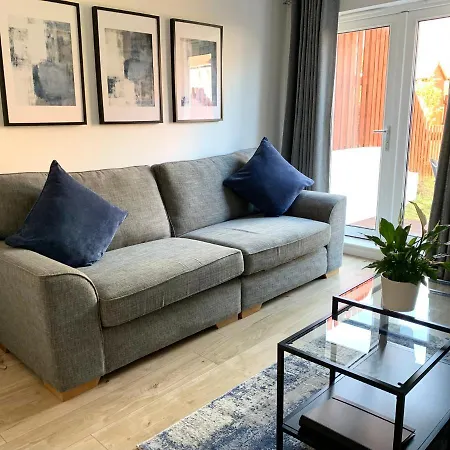 Corstorphine Townhouse: Spacious Stay Near Murrayfield with Garden Edinburgh Exterior photo