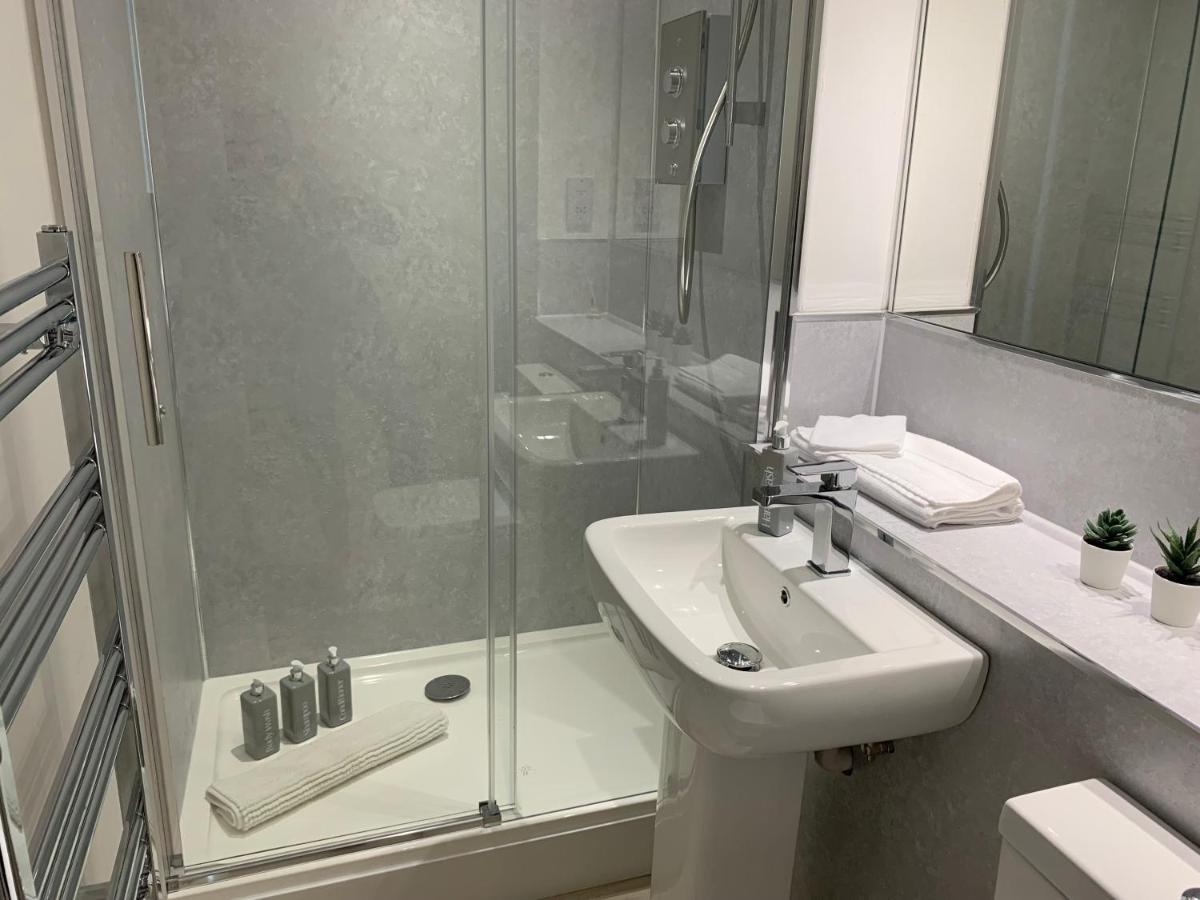 Casa vacanze 3 Bedroom - 2 Bathroom Townhouse In Corstorphine Near Murrayfield Stadium - Direct Bus To Centre In 20 Minutes - Two Private Parking Spaces - Private Sunny Garden - Recently Refurbished *