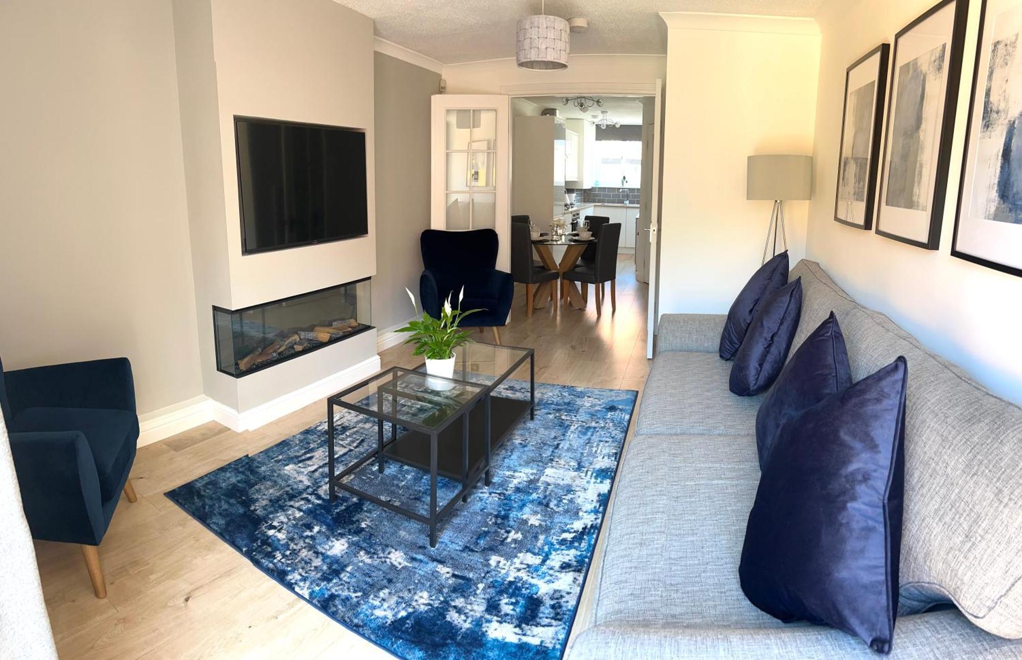 3 Bedroom - 2 Bathroom Townhouse In Corstorphine Near Murrayfield Stadium - Direct Bus To Centre In 20 Minutes - Two Private Parking Spaces - Private Sunny Garden - Recently Refurbished Casa vacanze
