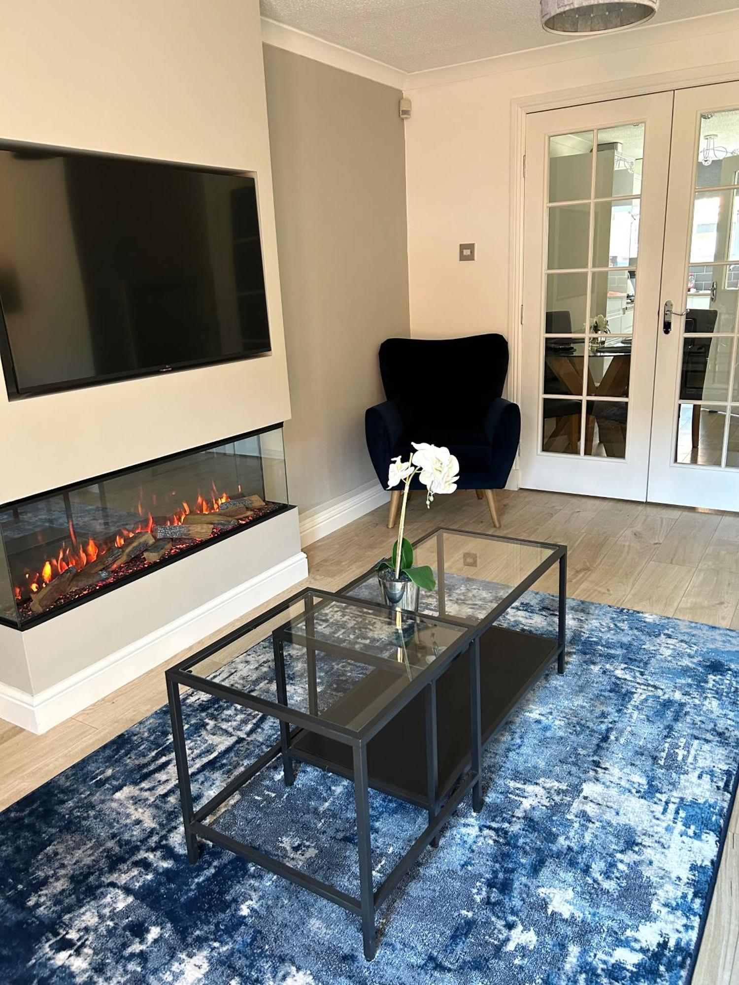 3 Bedroom - 2 Bathroom Townhouse In Corstorphine Near Murrayfield Stadium - Direct Bus To Centre In 20 Minutes - Two Private Parking Spaces - Private Sunny Garden - Recently Refurbished Edimburgo